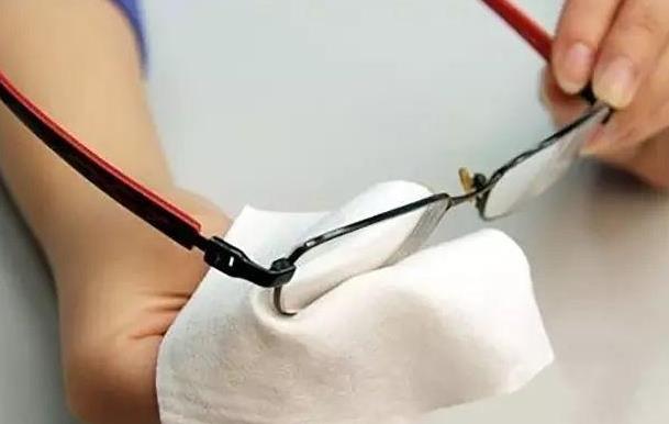 老花鏡防輻射眼鏡的作用、保養(yǎng)，你真的都懂嗎？
