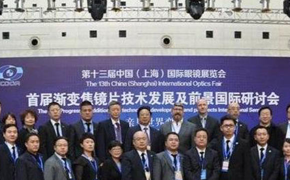 老花鏡技術(shù)革命，漸進(jìn)多焦鏡才是最佳解決方案