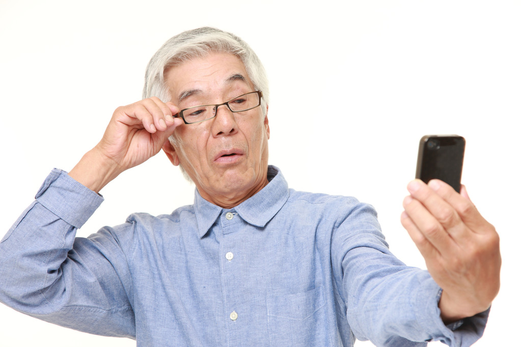 老花的發(fā)生除了與年齡有關(guān)，你還能想到什么？